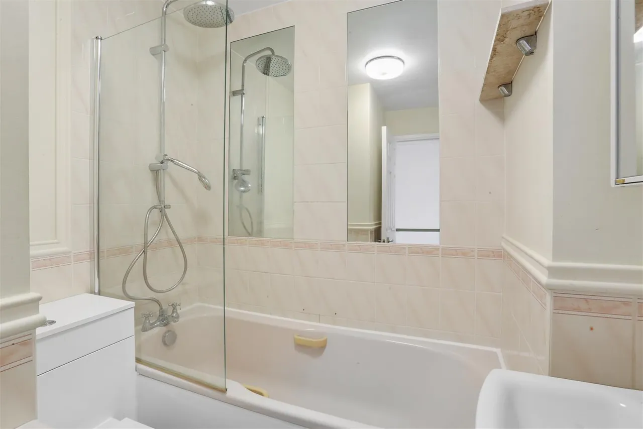 Kingswood Drive, Sutton, SM2, photo 27