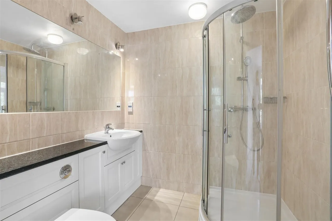 Kingswood Drive, Sutton, SM2, photo 19