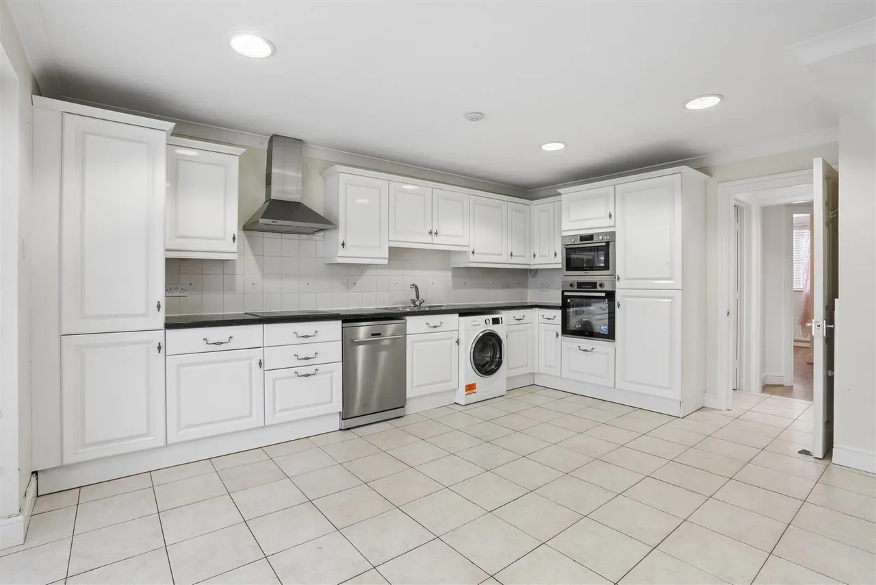 Kingswood Drive, Sutton, SM2, photo 12