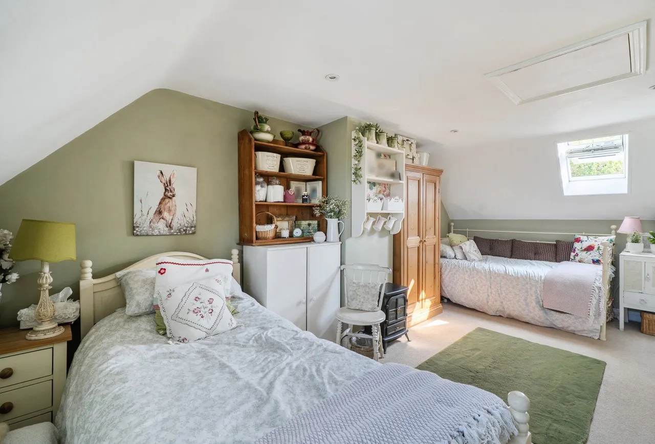 Middle Hill, Gloucestershire, Chalford Hill, GL6 8BD, photo 13
