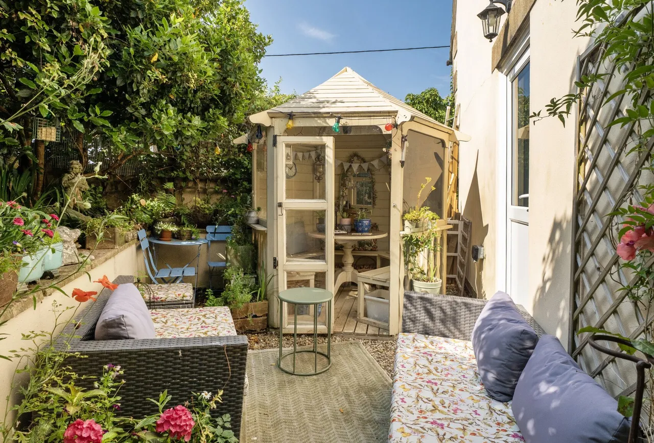 Middle Hill, Gloucestershire, Chalford Hill, GL6 8BD, photo 16