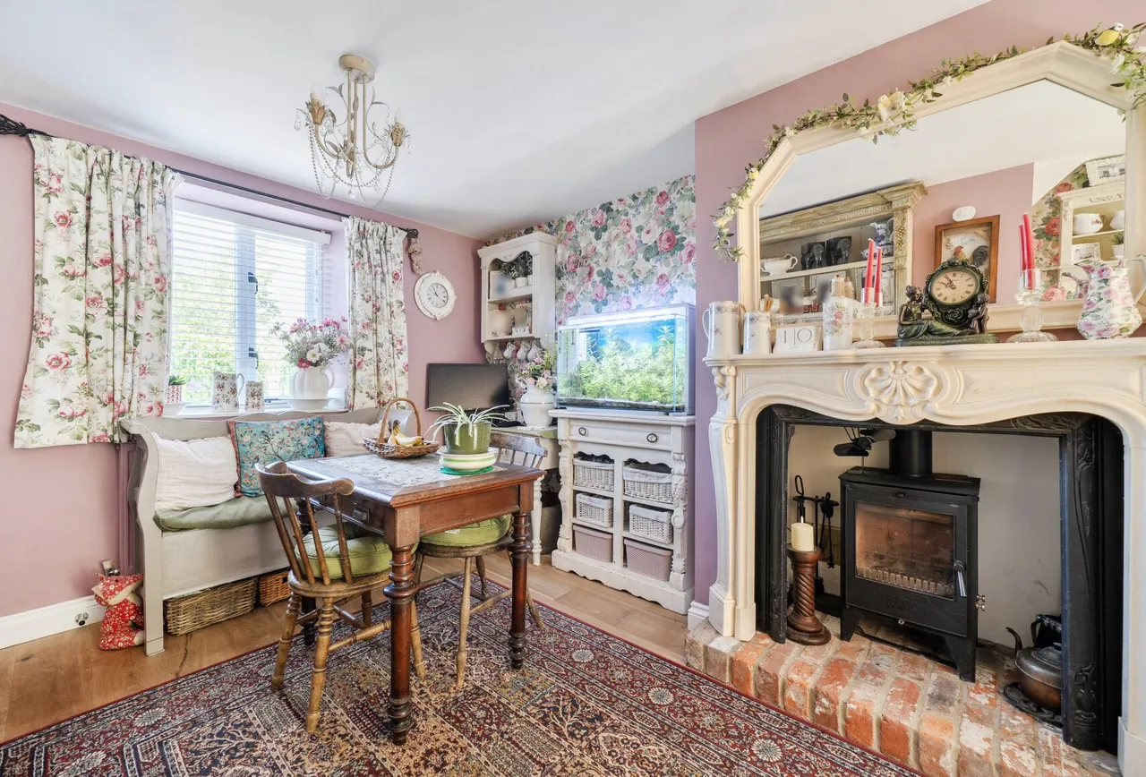 Middle Hill, Gloucestershire, Chalford Hill, GL6 8BD, photo 9