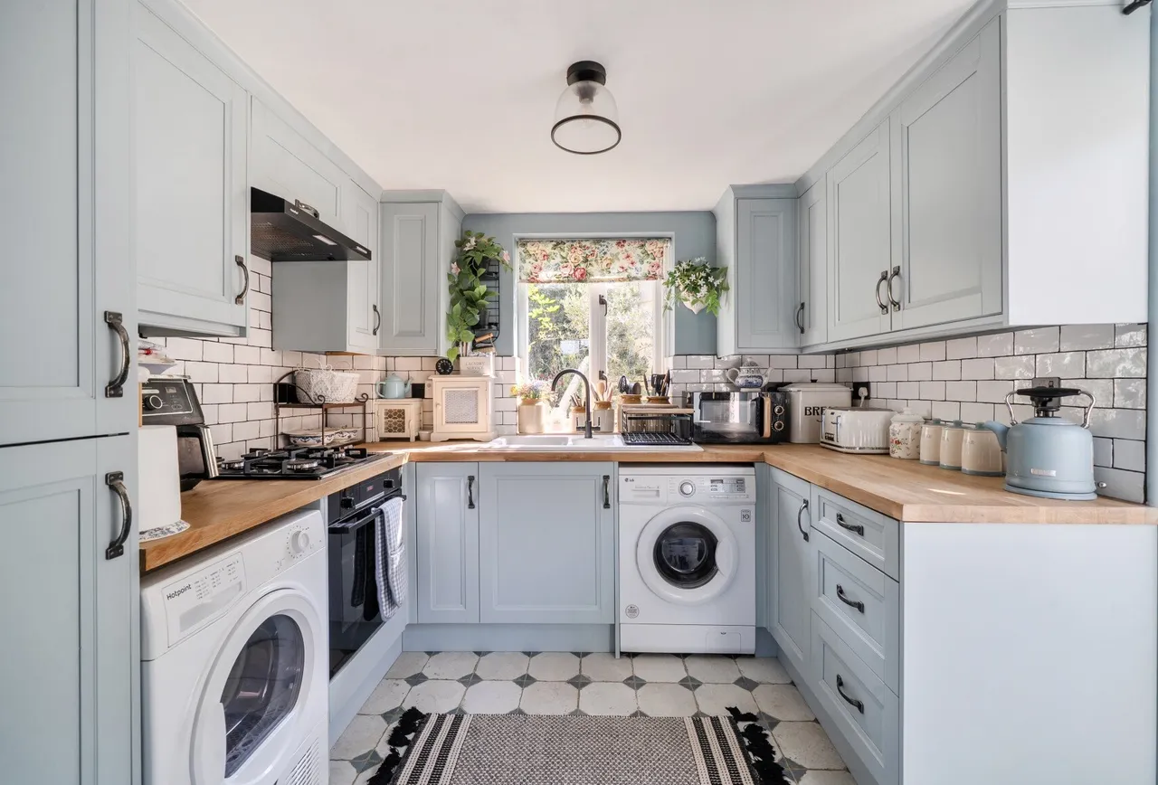 Middle Hill, Gloucestershire, Chalford Hill, GL6 8BD, photo 2