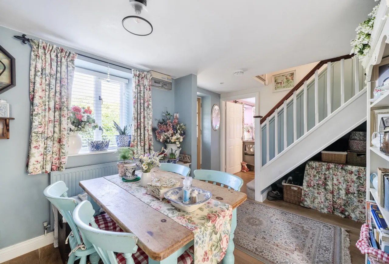 Middle Hill, Gloucestershire, Chalford Hill, GL6 8BD, photo 7