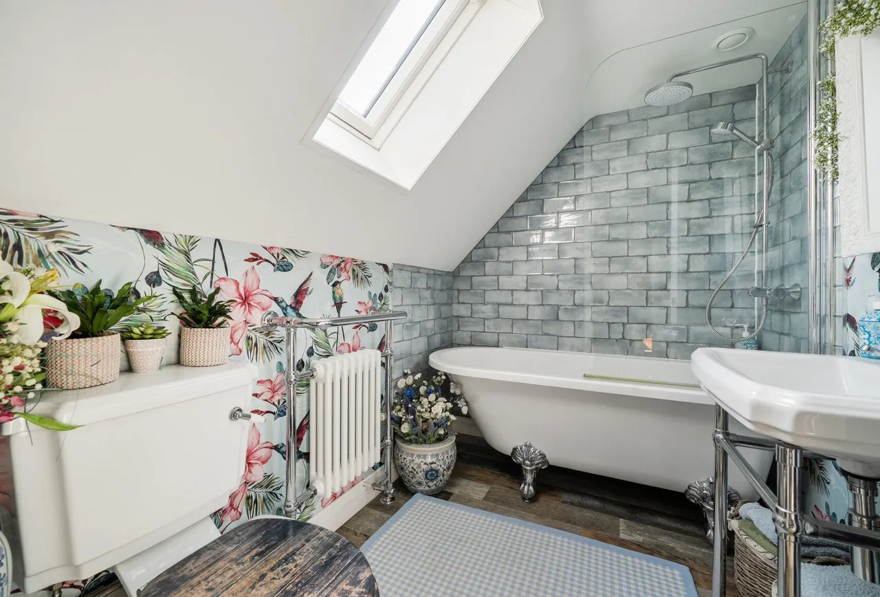 Middle Hill, Gloucestershire, Chalford Hill, GL6 8BD, photo 12