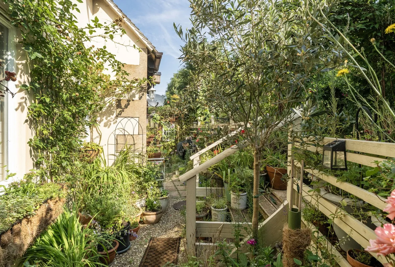 Middle Hill, Gloucestershire, Chalford Hill, GL6 8BD, photo 17