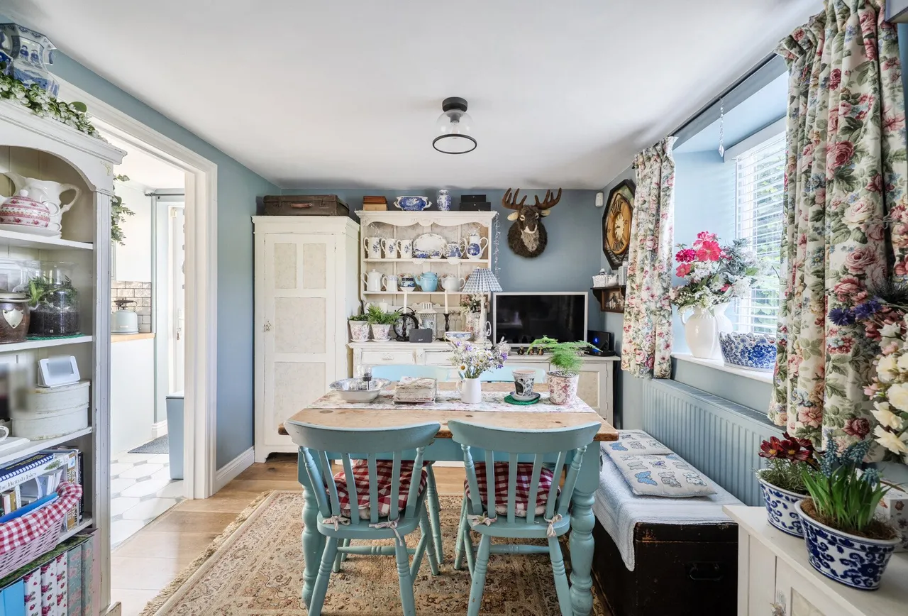 Middle Hill, Gloucestershire, Chalford Hill, GL6 8BD, photo 4