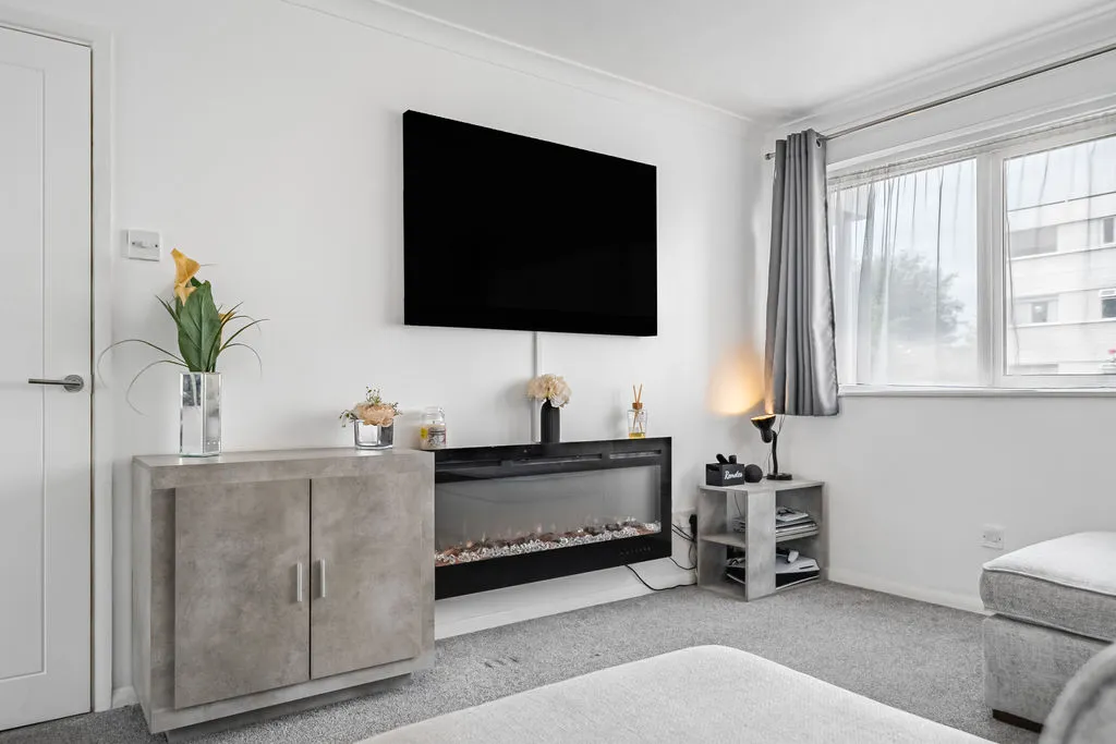 Hazelbank Court, Chertsey KT16 8PE, photo 7