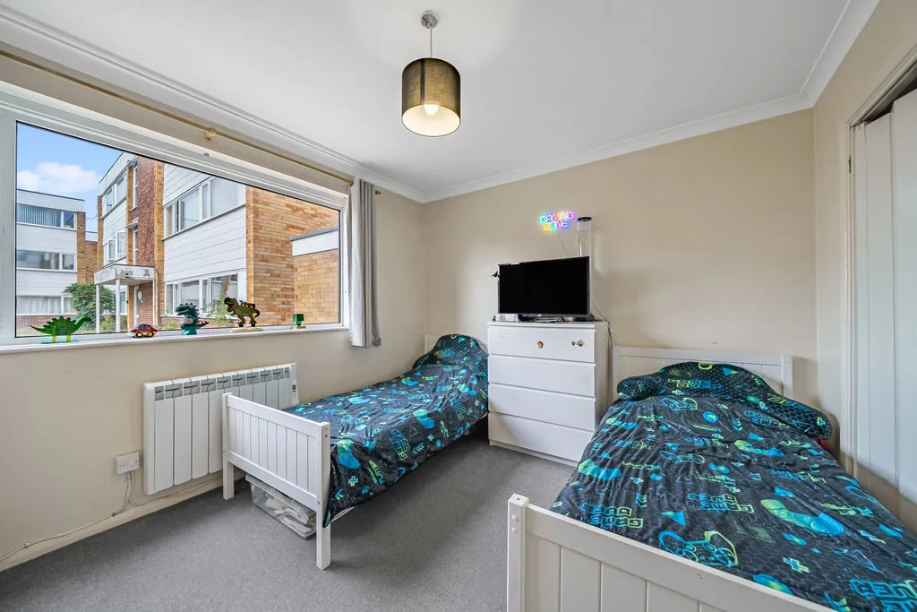 Hazelbank Court, Chertsey KT16 8PE, photo 9