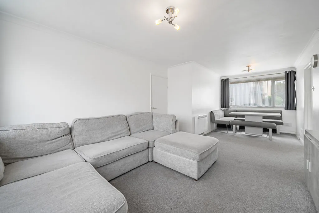 Hazelbank Court, Chertsey KT16 8PE, photo 5