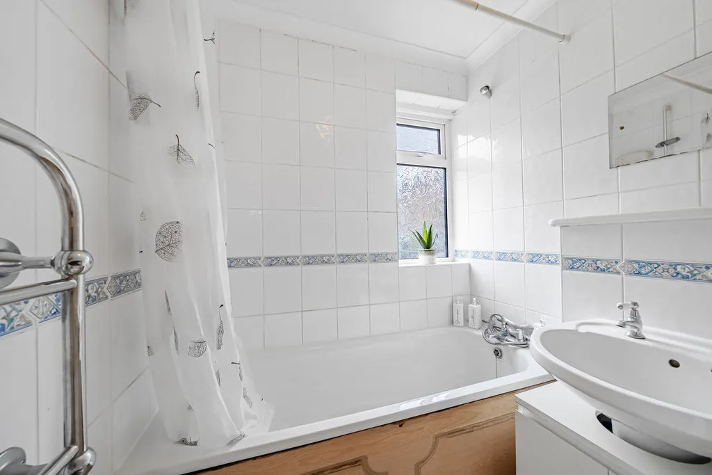 Hazelbank Court, Chertsey KT16 8PE, photo 11