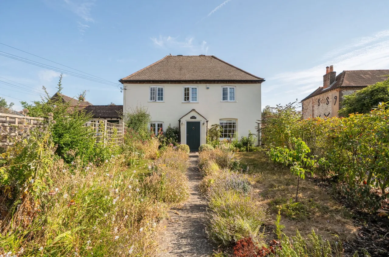 Chestnut Walk, Tangmere, PO20, photo 13