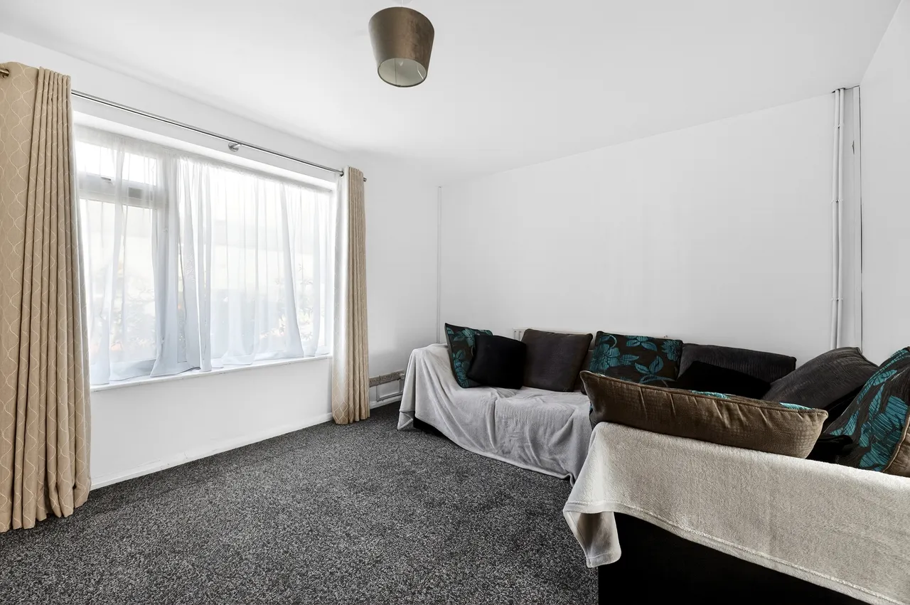 Montford Road, Sunbury-On-Thames, TW16, photo 9