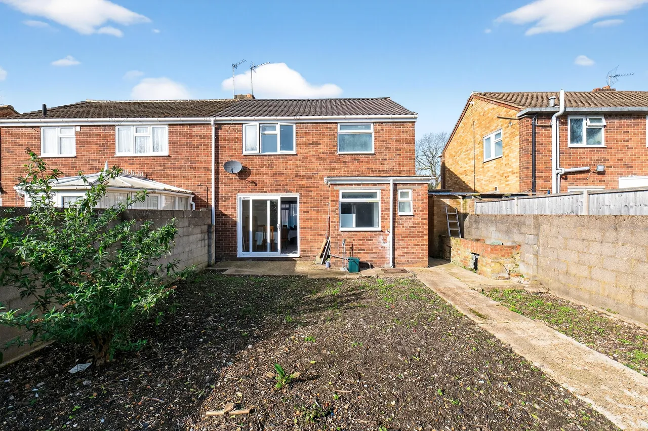 Montford Road, Sunbury-On-Thames, TW16, photo 17