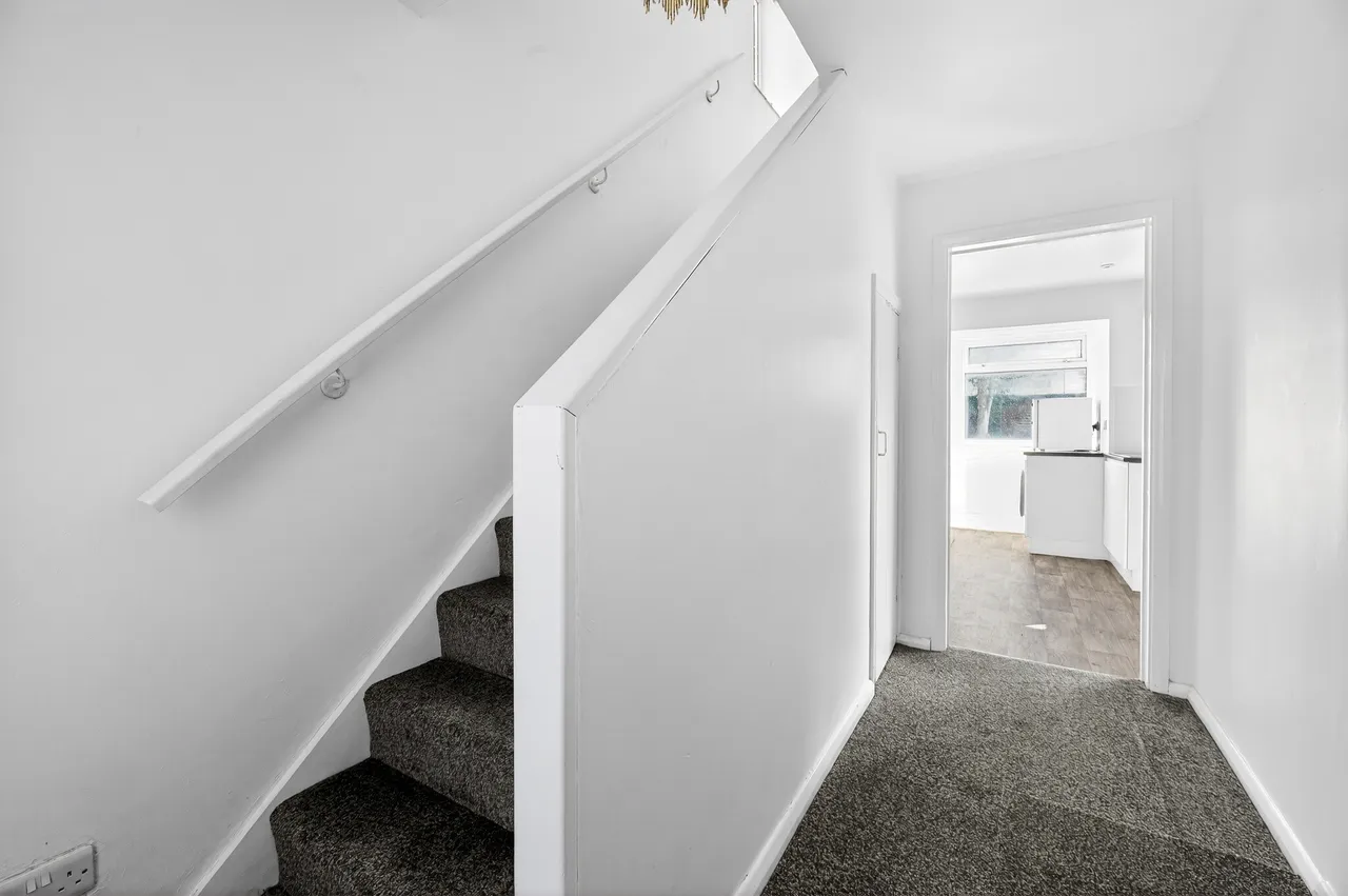 Montford Road, Sunbury-On-Thames, TW16, photo 11