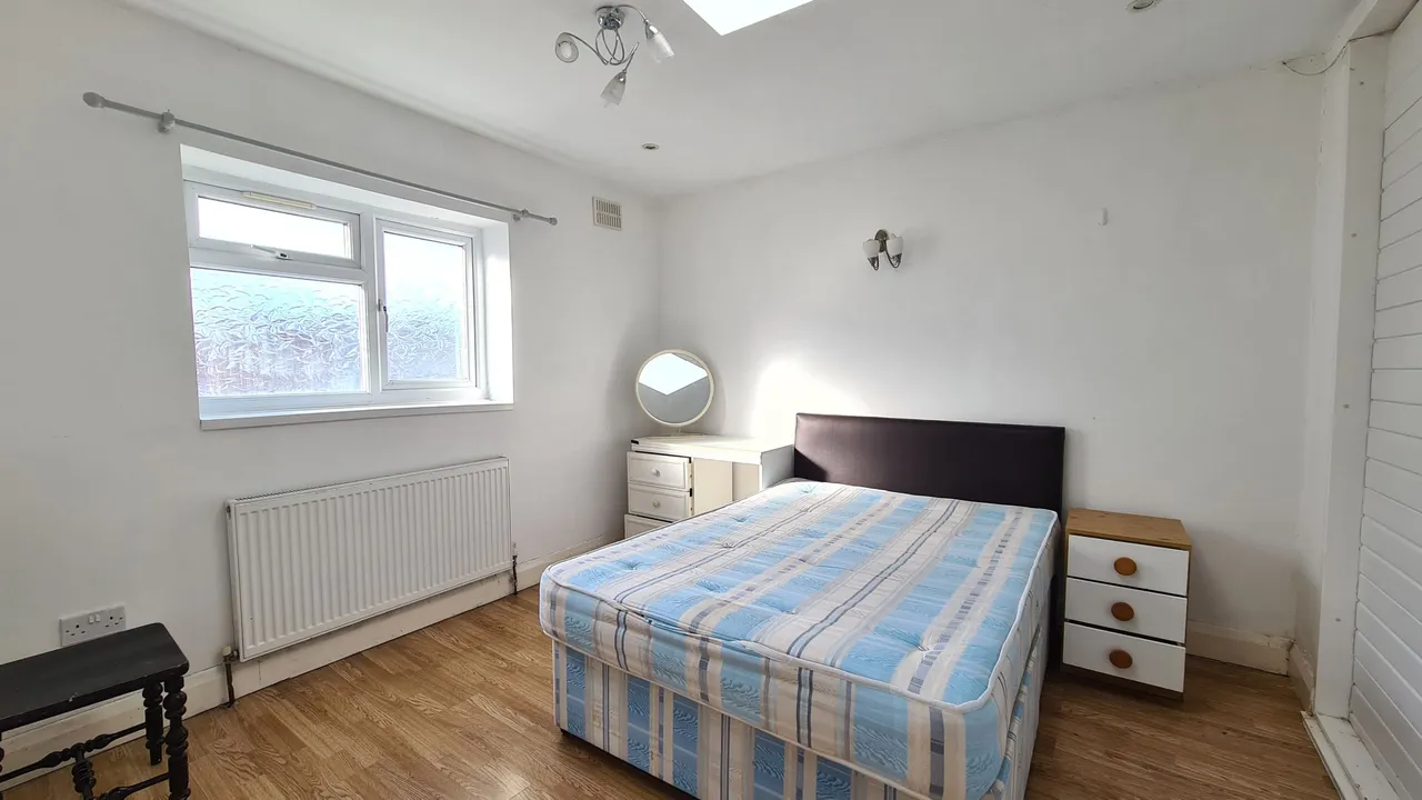 Heston Road, Hounslow, photo 3