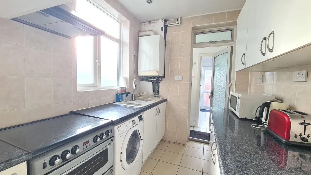 Heston Road, Hounslow, photo 2