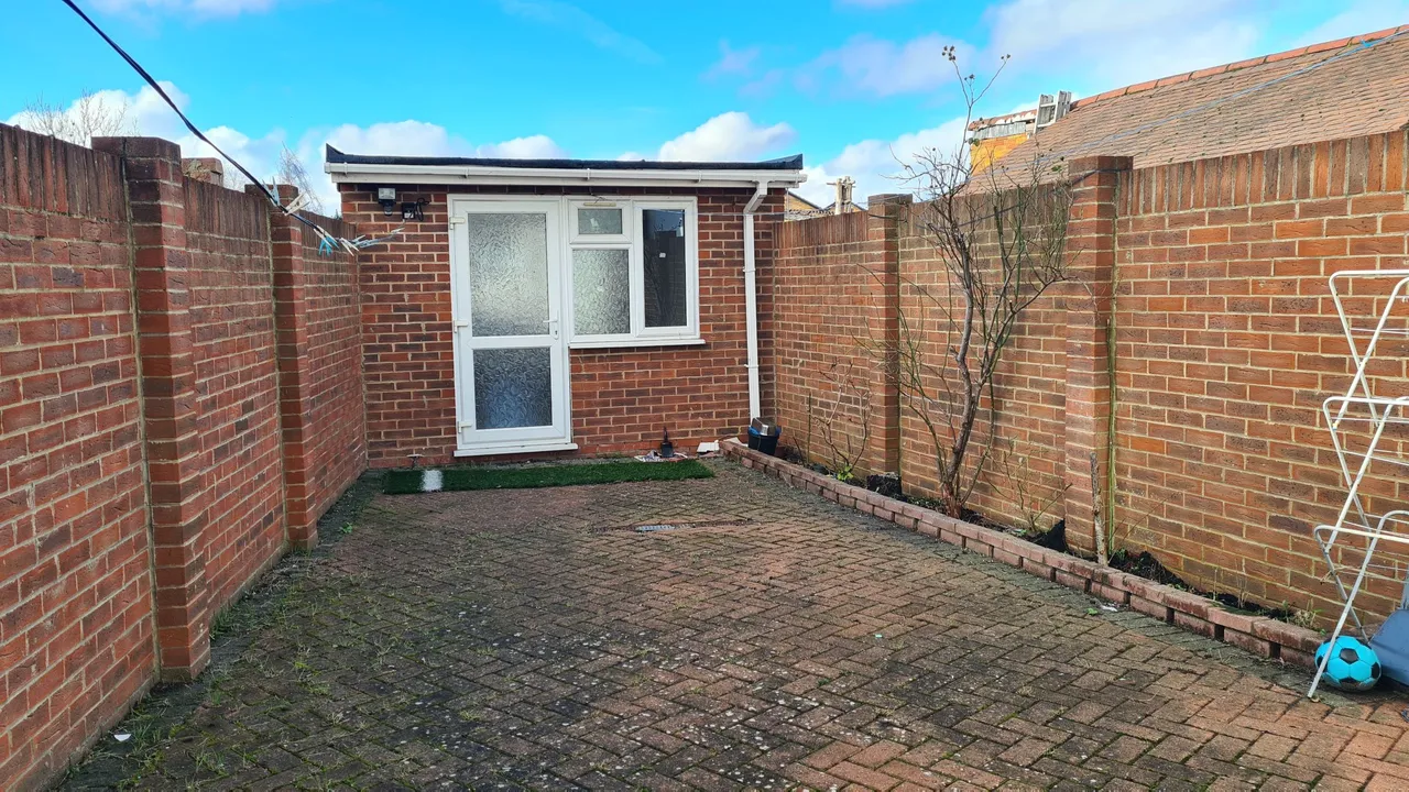 Heston Road, Hounslow, photo 9