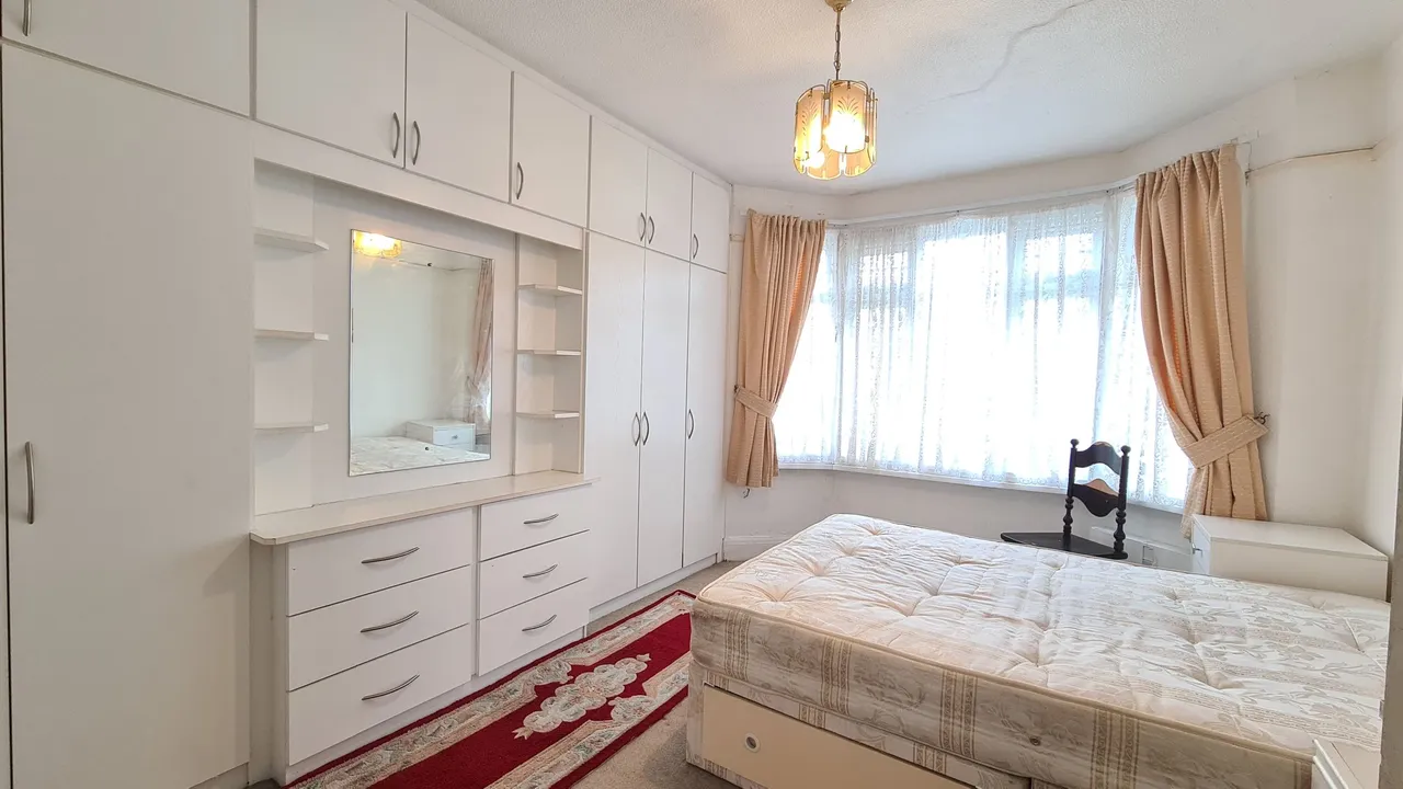 Heston Road, Hounslow, photo 4