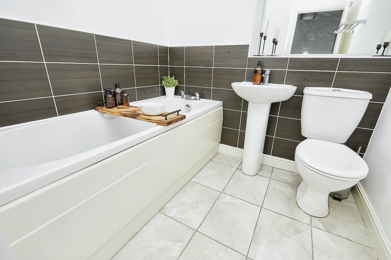 Chatsworth Crescent, Allestree, DE22, photo 9