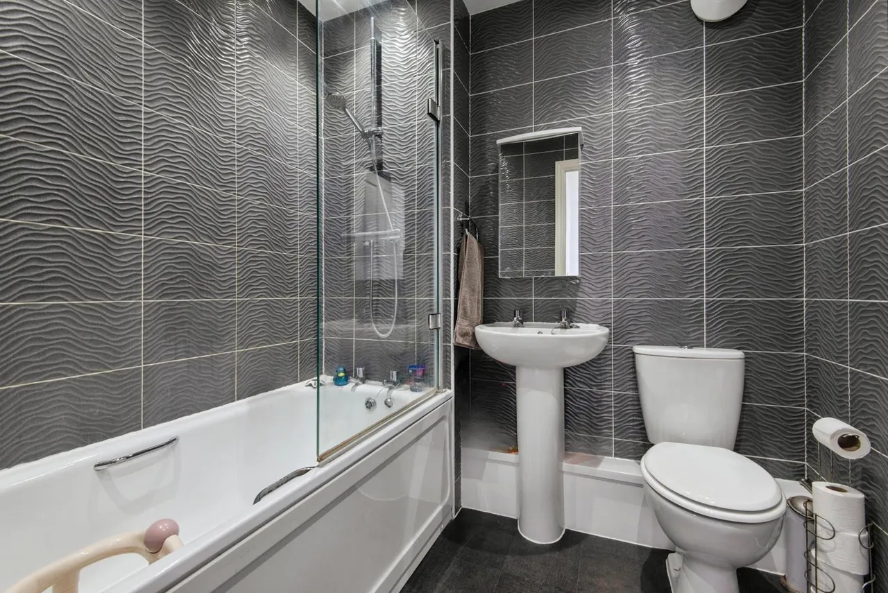 Darwin Drive, Biggleswade, Bedfordshire, SG18, photo 13
