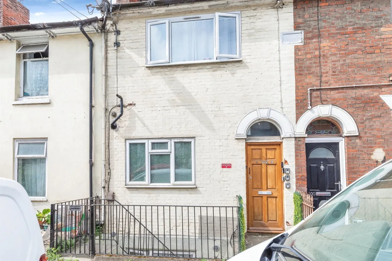 1 bed flat for sale — Luton Road, Chatham