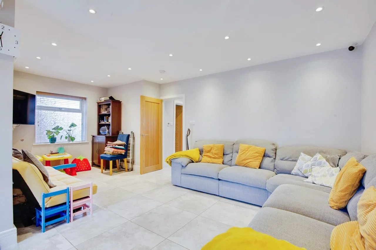 Melrose Close, Greenford, UB6, photo 2