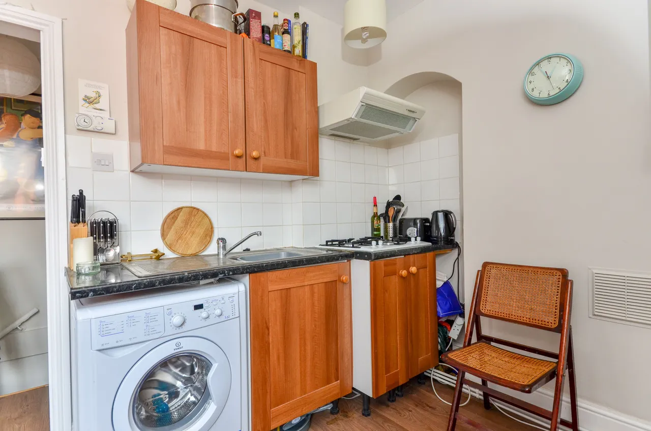 Flat 3, 23a Electric Avenue, London, photo 2