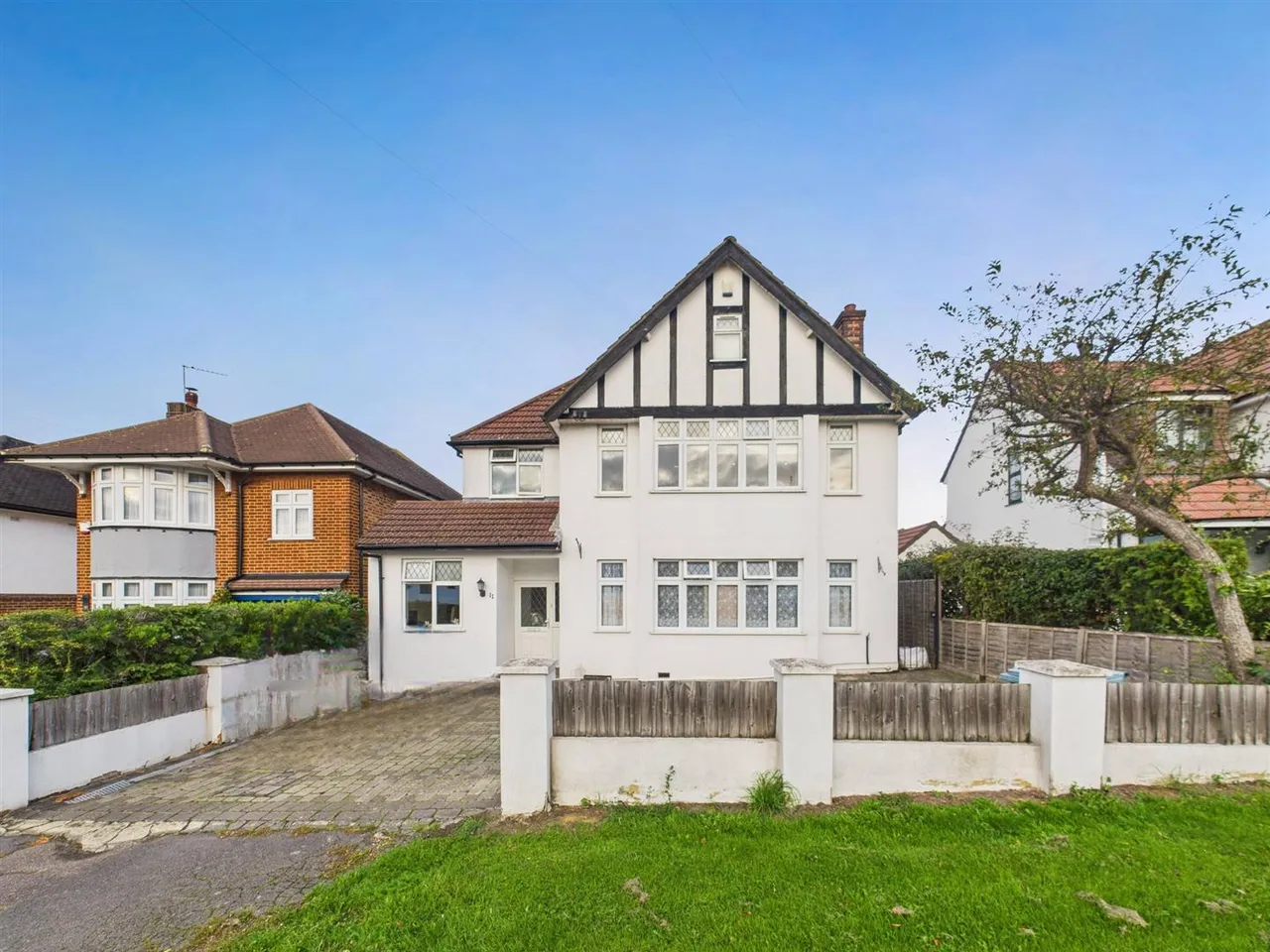 6 bed property for sale — Windmill Hill, Ruislip, HA4 8QF