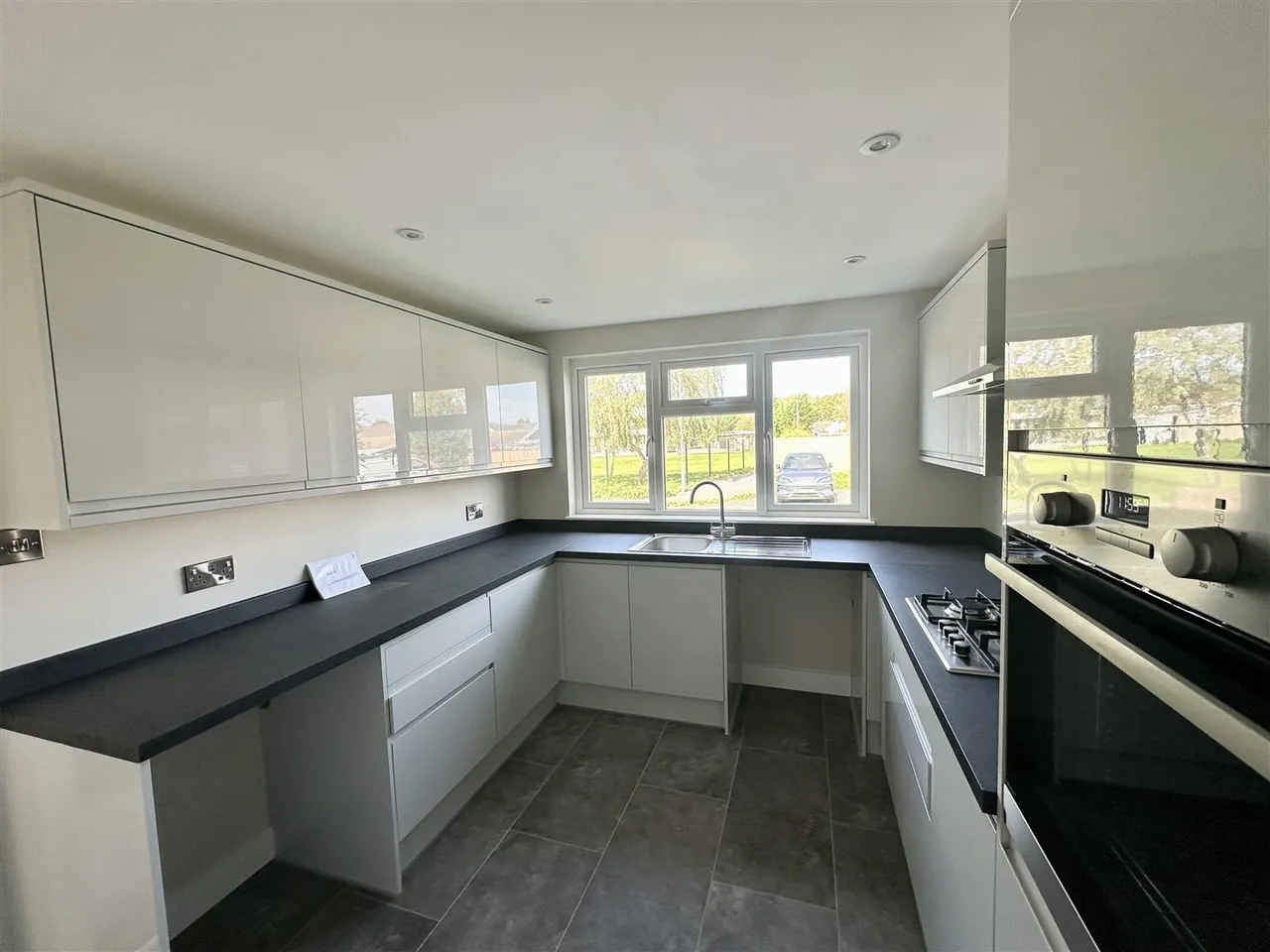 Hawkhurst Close, Eastbourne, photo 3