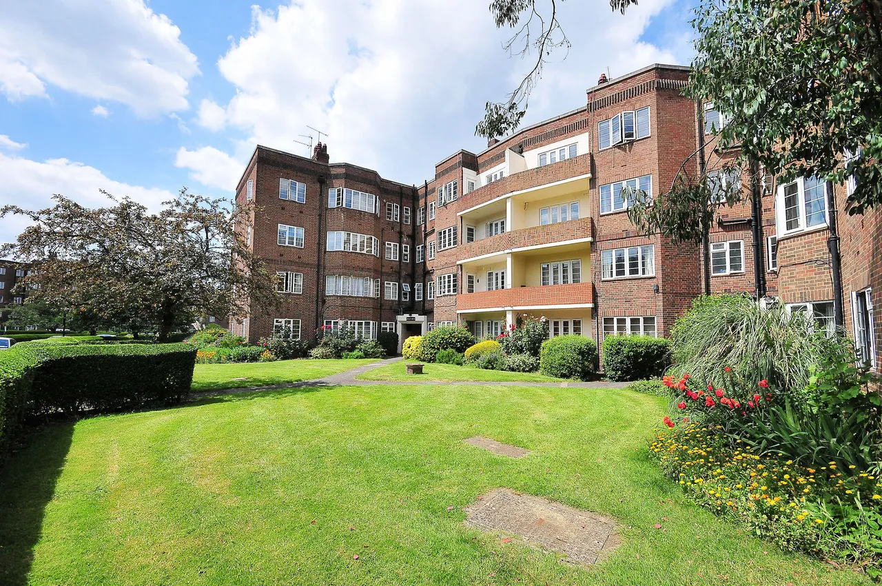 257 Chiswick Village, London, photo 3