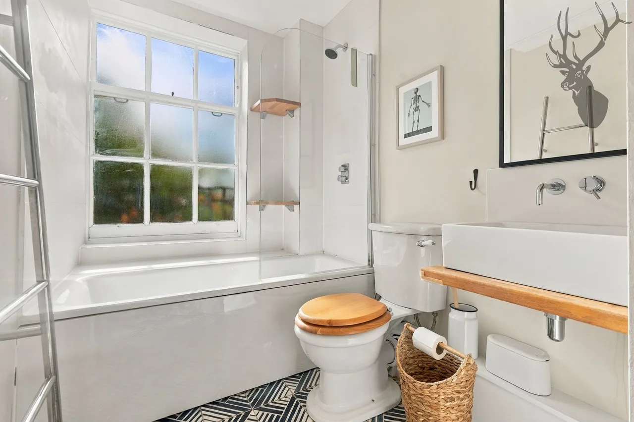 Bow Road, London, E3, photo 6
