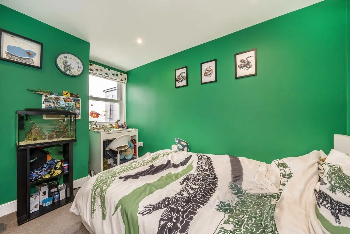 Myrtle Road, TW12, photo 5