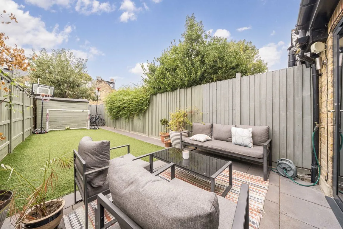 Myrtle Road, TW12, photo 8