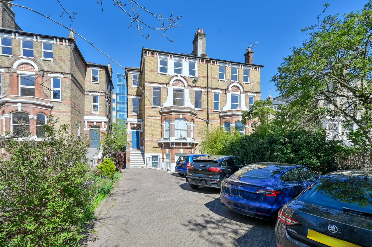 1 bed flat for sale — Flat 5, 23 Mattock Lane, London
