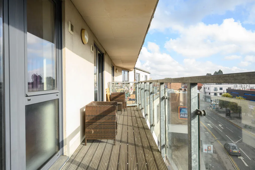 Hepworth Way, Walton-On-Thames, KT12, photo 7