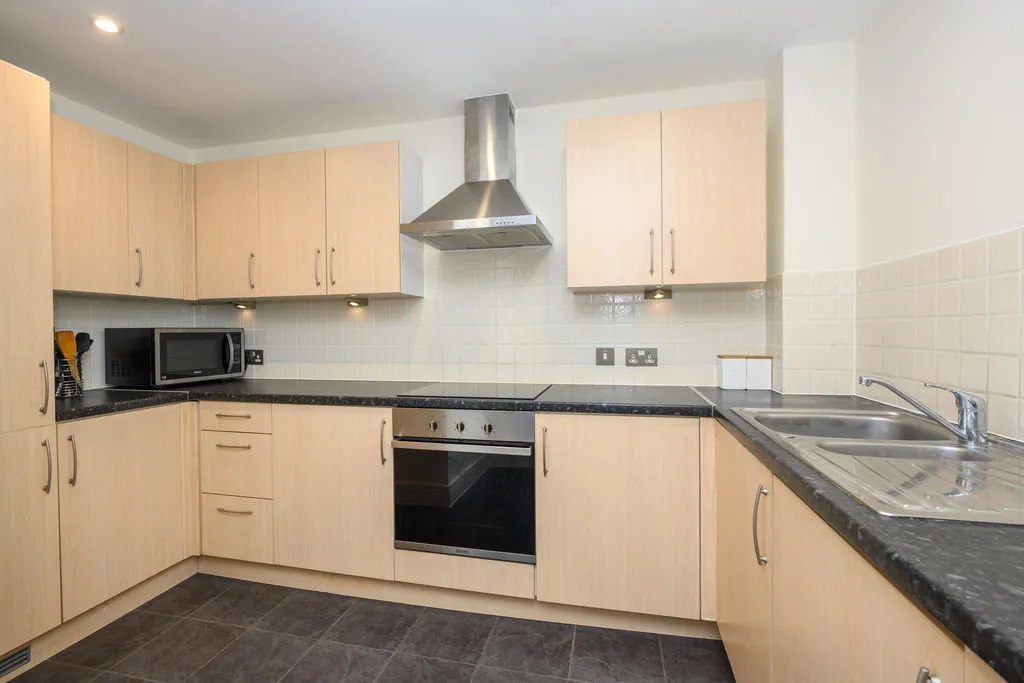 Hepworth Way, Walton-On-Thames, KT12, photo 2