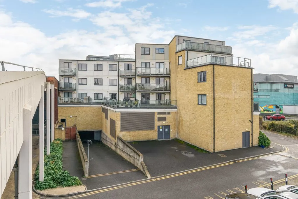 Hepworth Way, Walton-On-Thames, KT12, photo 11