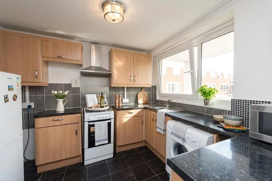 2 bed flat to rent, Parkham Street, London, SW11