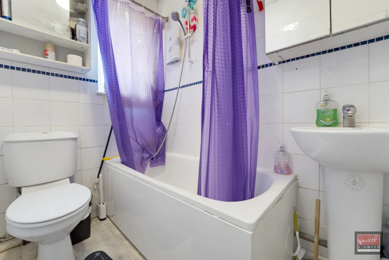 Oakhall Court, Sunbury-on-Thames, TW16, photo 7