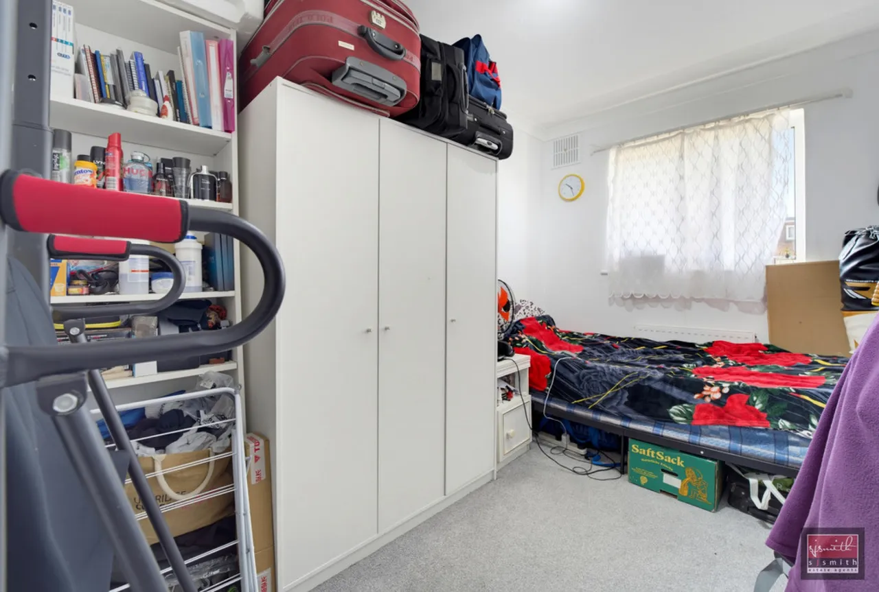 Oakhall Court, Sunbury-on-Thames, TW16, photo 6