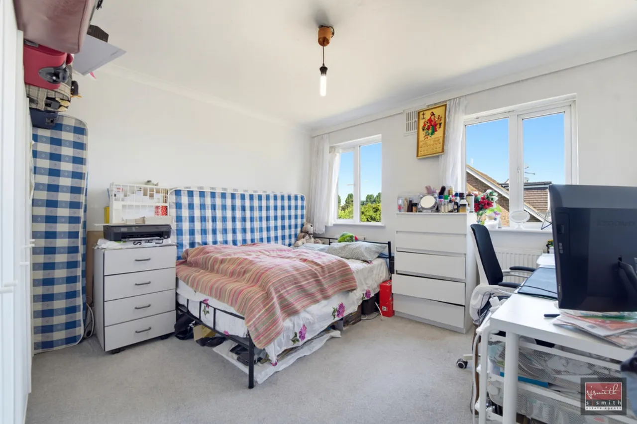 Oakhall Court, Sunbury-on-Thames, TW16, photo 5