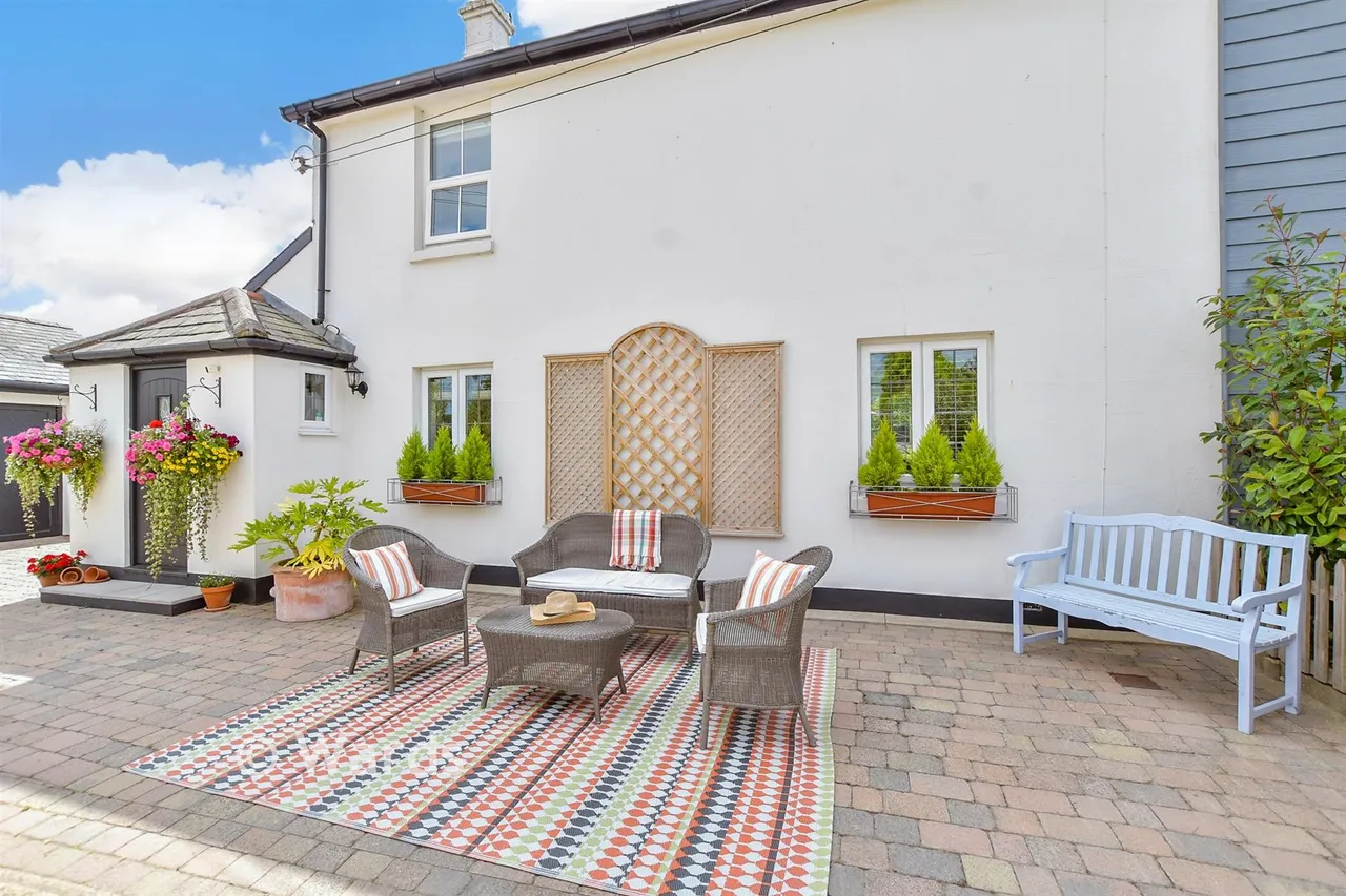 The Green, Eythorne, CT15, photo 13