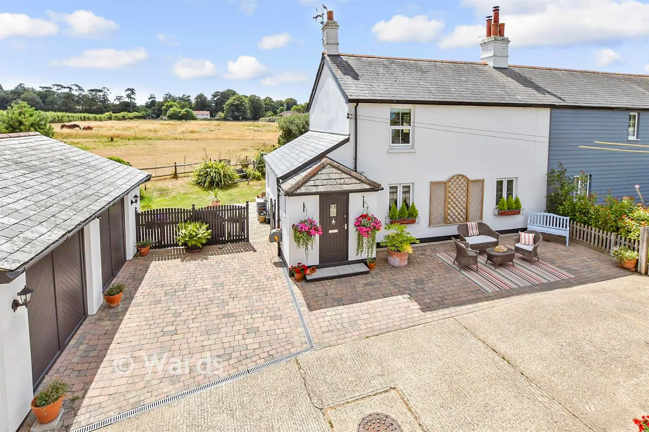 3 bed house for sale, The Green, Eythorne, CT15