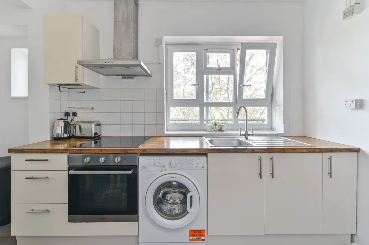 19 Elstead House, Redlands Way, London, photo 6