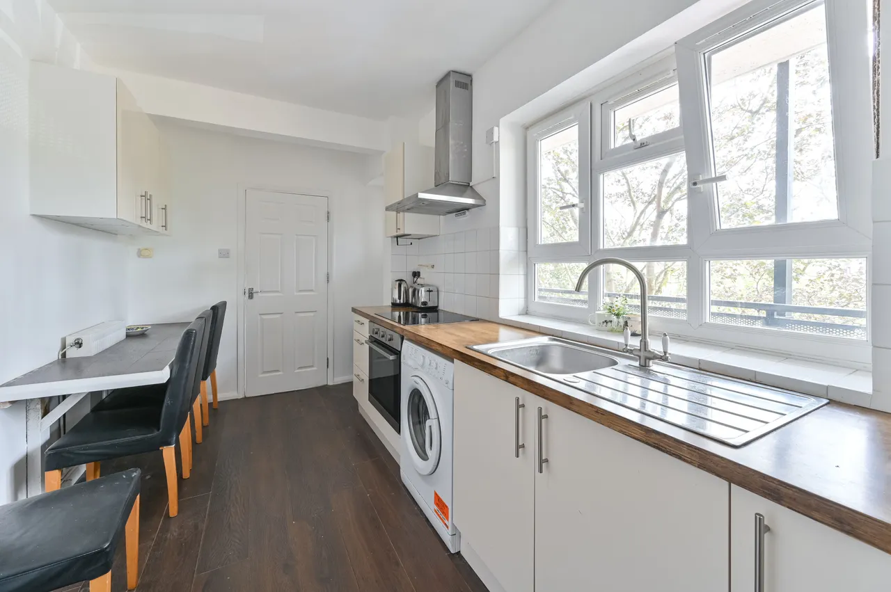 19 Elstead House, Redlands Way, London, photo 7