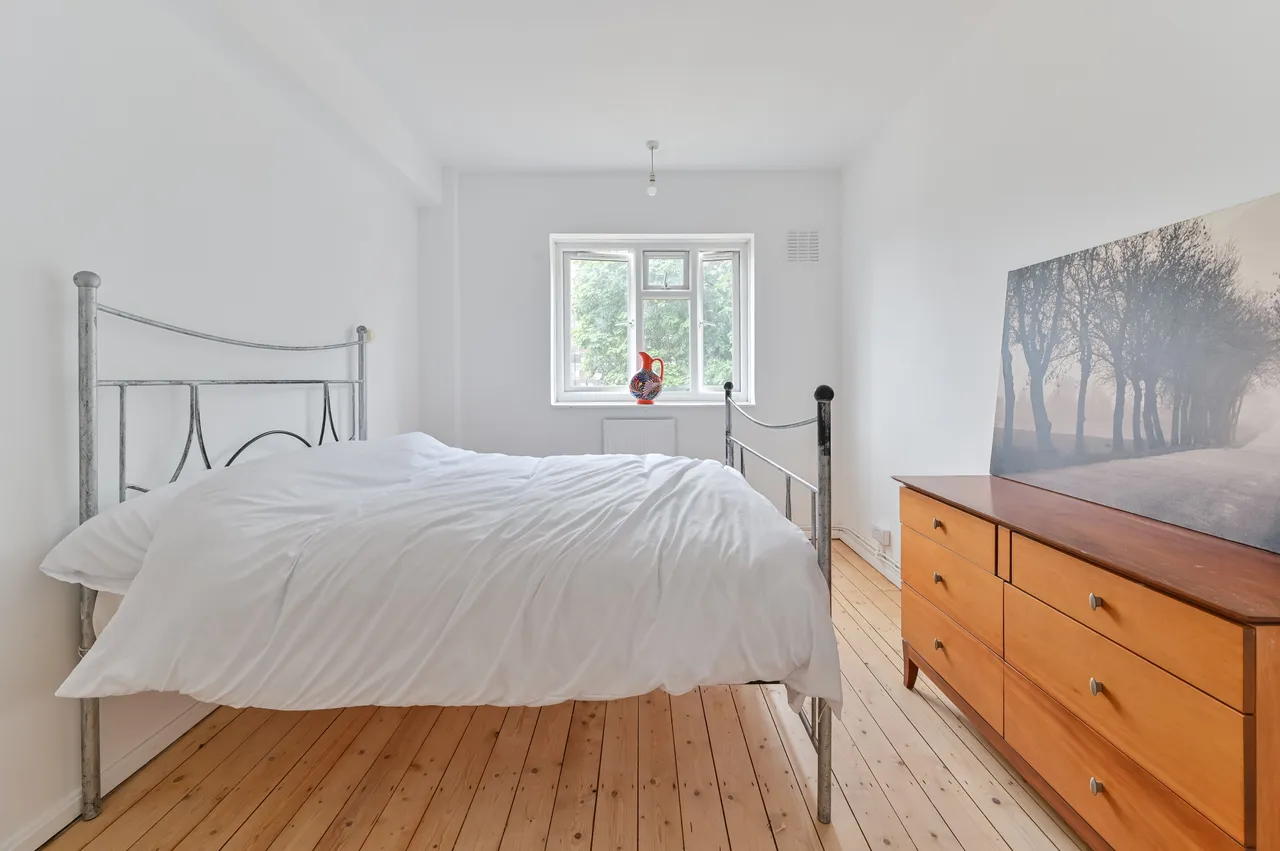 19 Elstead House, Redlands Way, London, photo 3