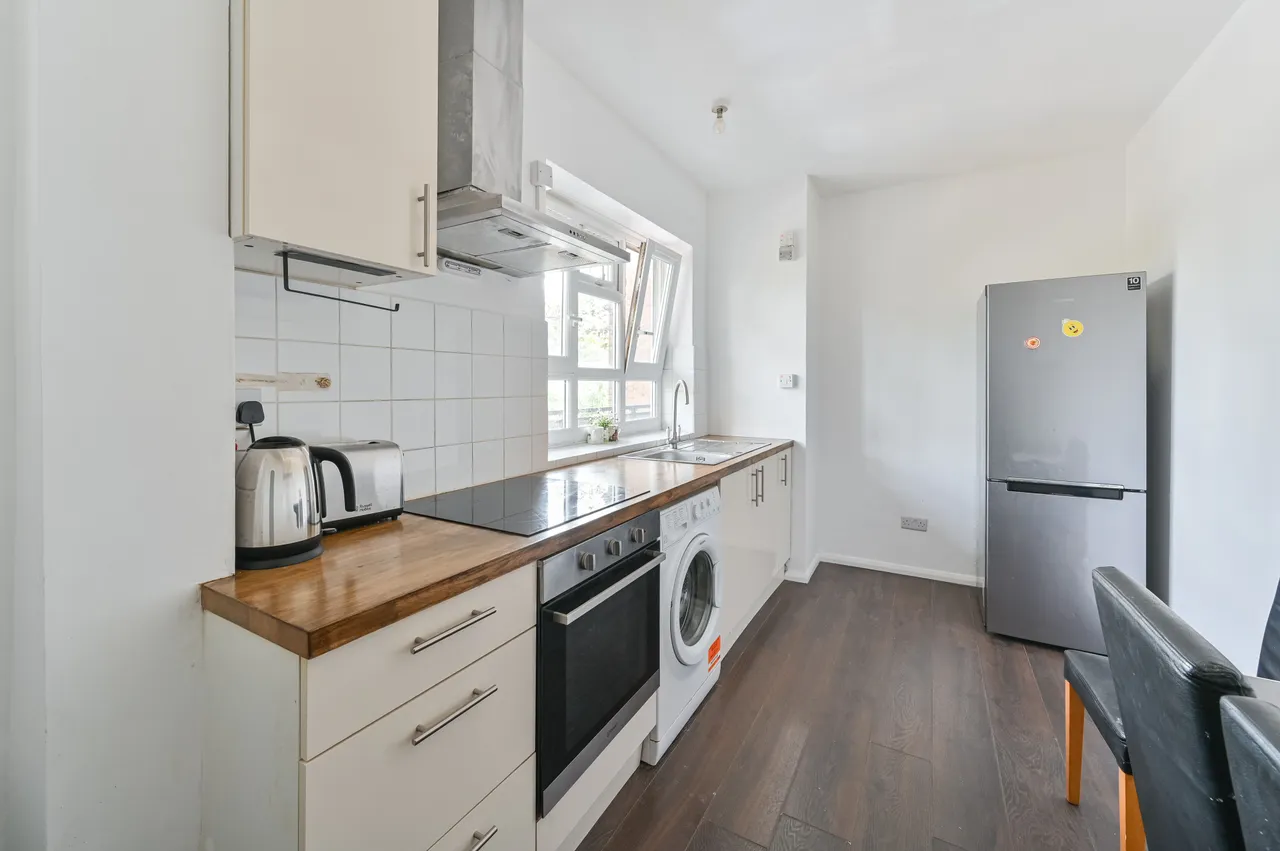 19 Elstead House, Redlands Way, London, photo 2