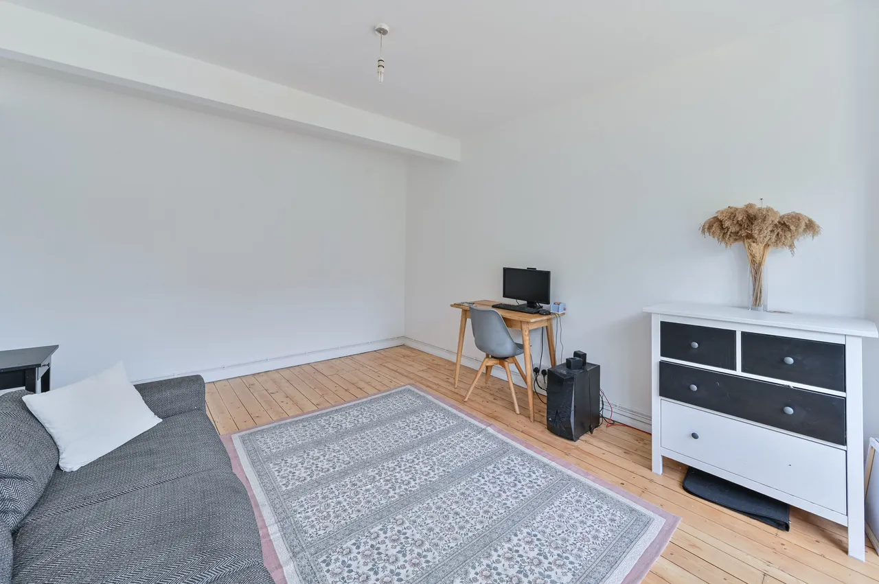 19 Elstead House, Redlands Way, London, photo 5
