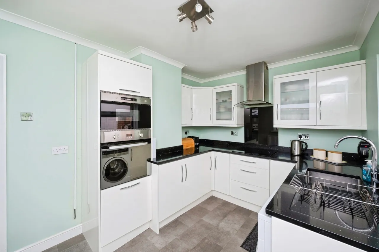 Thornham Crescent, Kirkby-in-Ashfield, Nottingham, Nottinghamshire, NG17, photo 4